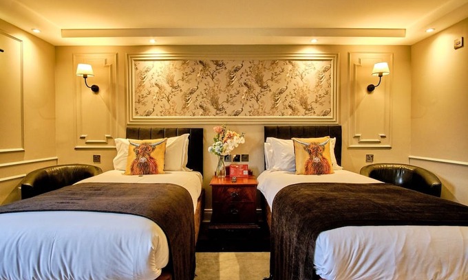 Tyndrum Hotel | Relaxing Highland Getaway + Breakfast, Pool Table, Table Tennis & Nature Walks
