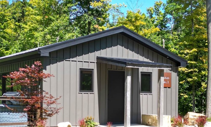 Madison Cabina | Cozy Woodside Cabins w/Hot Tub, Private Deck & Scenic Trails in Wine Country