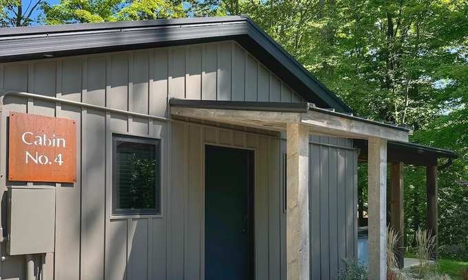 Madison Cabina | Charming Woodside Cabin w/Private Hot Tub & Scenic Trails at Standing Rock Far