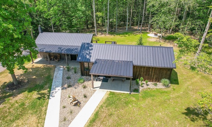 Madison Cabina | Woodside Ranch House w/Hot Tub, Private Deck & Scenic Trails in Wine Country