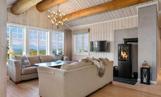 Nord-Aurdal Cabina | Spacious Family Cabin with Jacuzzi