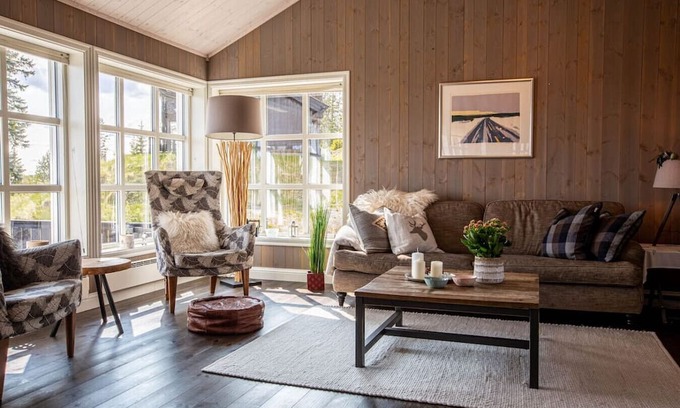 Nord-Aurdal Cabina | Mountain Cabin in Valdres with Fireplace | Classic and Cozy Style