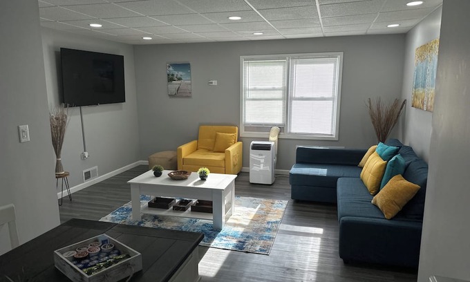 East Hazel Crest Apartamento | Peaceful and comfy home away from home in the ‘burbs oasis