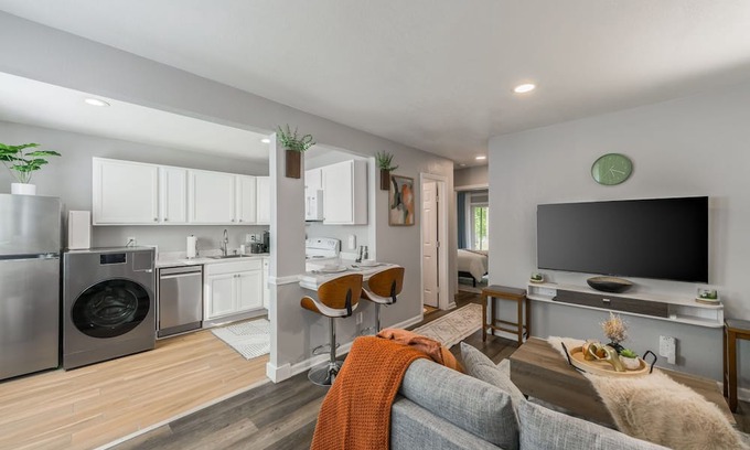 Riverside Apartamento | Relax in Cozy style/Spacious King & Queen beds