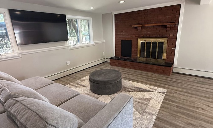 South Farmingdale Casa | Ryder Cup Haven 3-Bedroom Comfort Home with AC Minutes from the Course