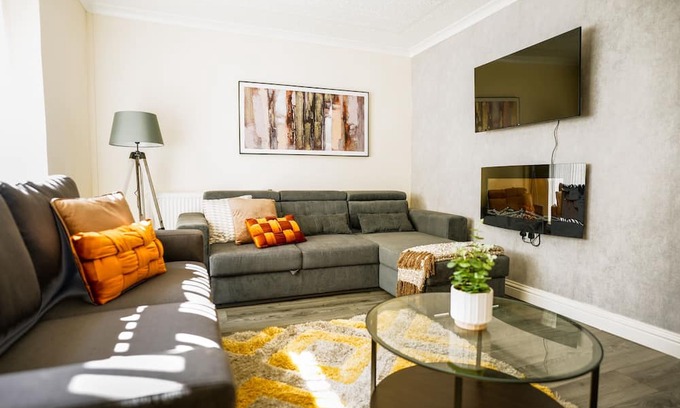 Wishaw Casa | Snug Modern House in Wishaw