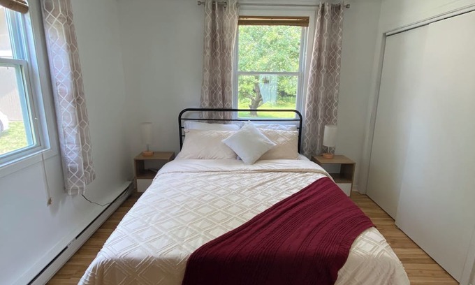 Chester Casa | Tucked Away Treasure- Cozy 2 bed house, large yard and pets welcome!