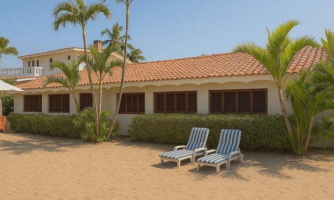 Los Ayala Casa | Marvelous 3-bedroom BEACHFRONT home on Los Ayala Beach
