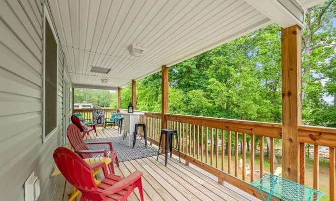 Clarksville Casa | Dockside Dreamz- Full duplex lake fun for 12