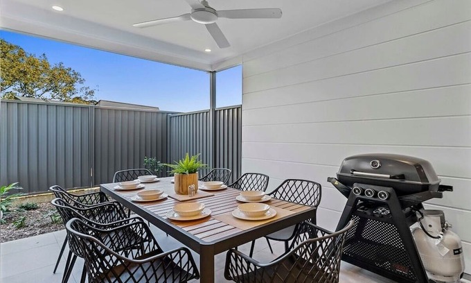 Albany Creek Casa | Albany Creek Retreat - 4BR Brand New Family Haven