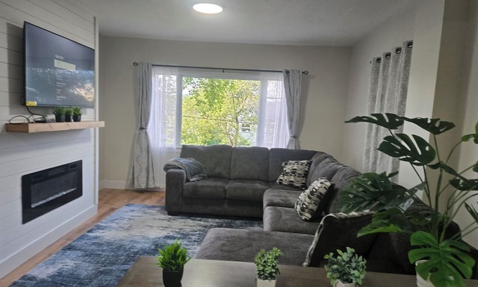 Corning Casa | Charming 3BR Downtown Corning Home – Walk to Dinning, Museums & Market Street!
