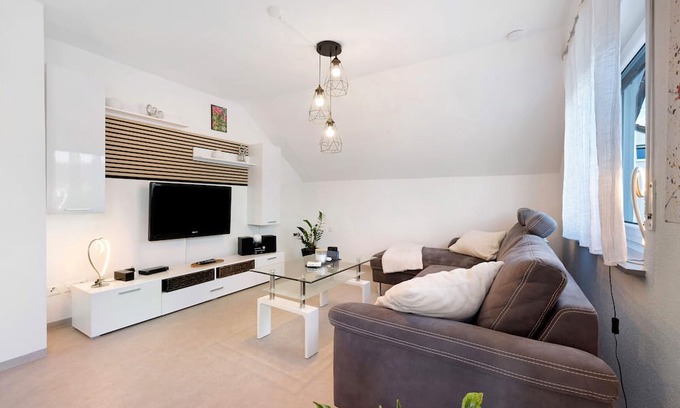Moessingen Apartamento | Holiday Apartment Rosengarten with Balcony and Wi-Fi