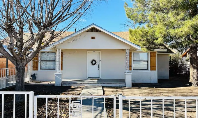 Safford Casa | Clean, Cute, and Comfortable