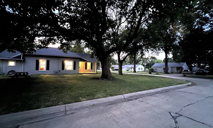 Ottawa Casa | Delightful 3-bedroom house in Ottawa close to amenities