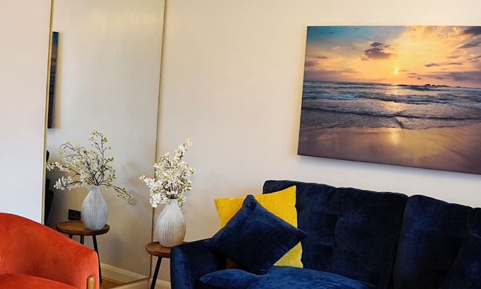 Weston on Trent Casa | Elite Unseen Suites! Home that offers a balance of comfort, style & convenience.