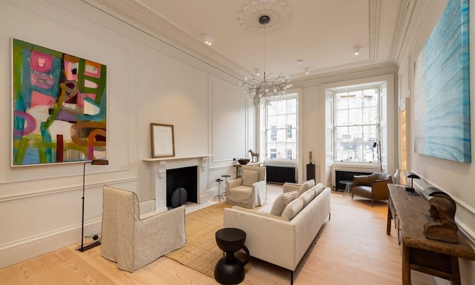 Leith Villa | Windsor Townhouse - Five Bedroom Villa, Sleeps 10