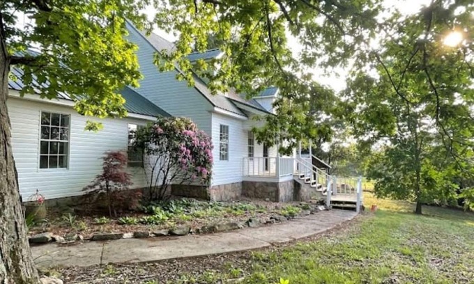Dalton Otro | Charming 3-bedroom farmhouse in Dalton