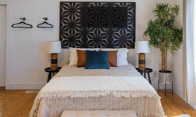 Valley Head Apartamento | The Oak . A Spacious upscale King Studio Apt in Mentone