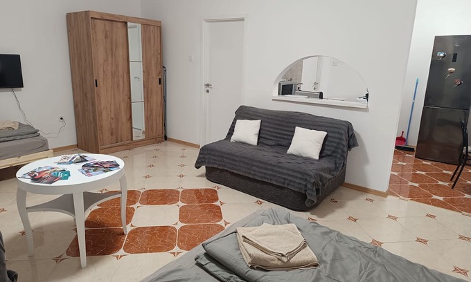 Gyula Casa | Fully equipped apartment with kitchen and bathroom. Teljesen felszerelt lakás.