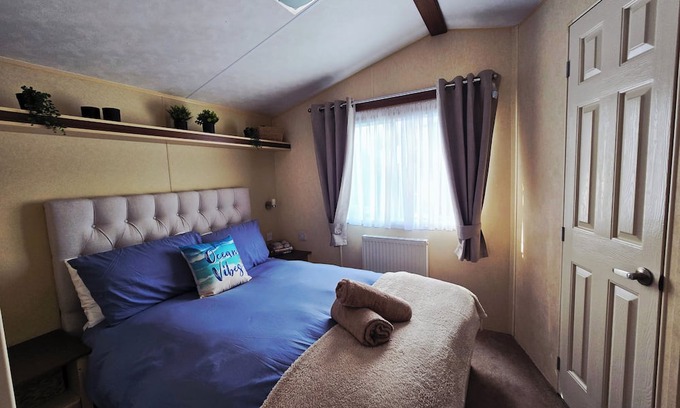Dinas Cross Cabina | Caravan - Sleeps 4 & Free parking