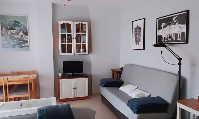 Calahonda Apartamento | Apartment 'Brisa y Mar' with Shared Pool, Private Terrace and Wi-Fi