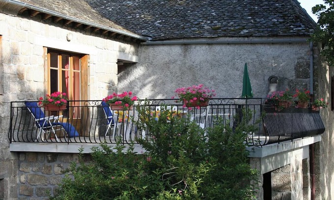 Florentin-la-Capelle Casa | Stone house "la Terrasse" in peaceful hamlet between AUBRAC and VALLÉE DU LOT