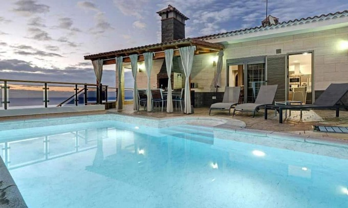 Sauzal Casa | Holiday Home 'Karat Horizonte' with Sea View, Wi-Fi and Air Conditioning