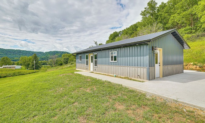 Viola Cabina | Hike, Fish & Relax: Kickapoo River Cabin!