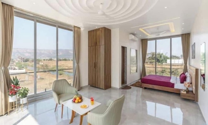 Talegaon Dabhade Villa | 5BHK Delight -Mountain View/Steam Room, Pool table
