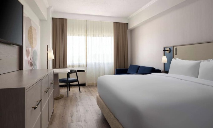 White Plains Complejo | Steps from Shops & Transit – Central White Plains Suite