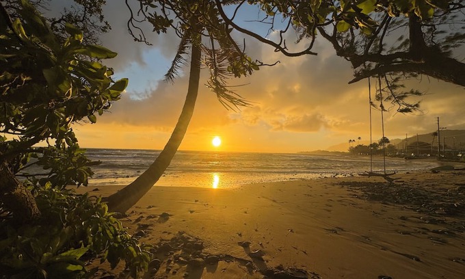 Hauula Cabaña | Modern Oceanfront Cottage