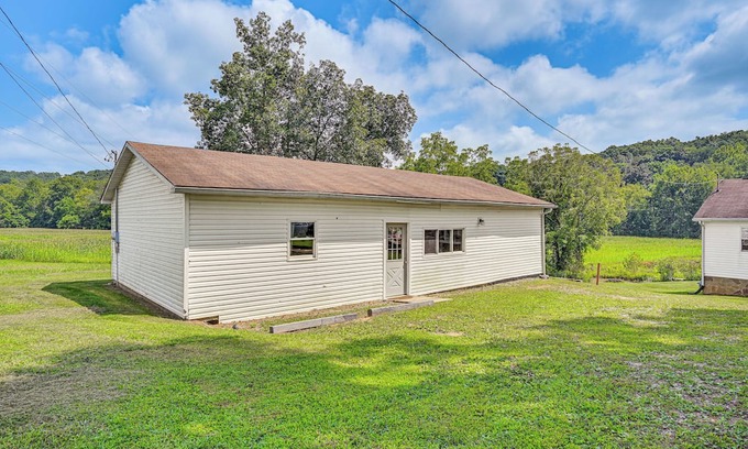 Belpre Casa | 4 Mi to Ohio River: Quiet Guest House w/Yard!