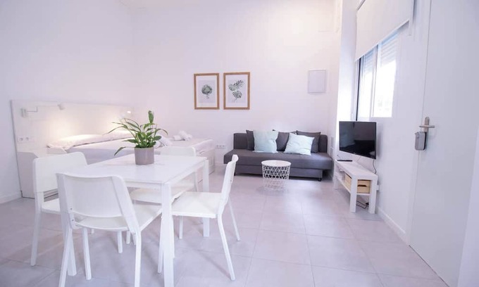 Trinitat Apartamento | Viveros 1 by Concept Flats