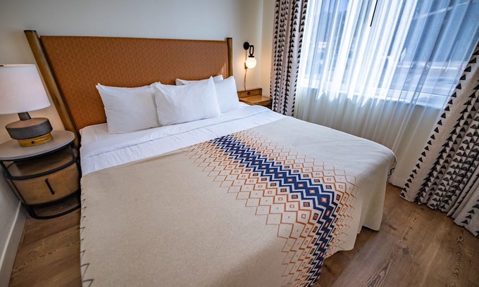 Mammoth Lakes Hotel | Nature-Focused Alpine Room Near Devils Postpile and Mammoth Ski Trails
