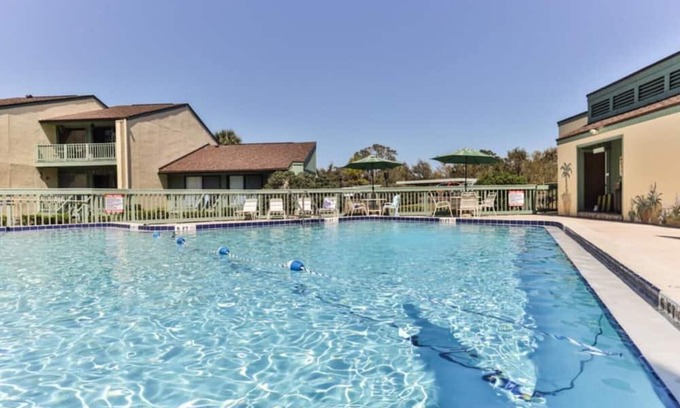 New Smyrna Beach Casa | 2 bedroom, Updated Townhome, in Golf Course neighborhood Sugar Mill