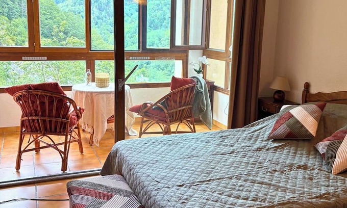 Les Bains de la Preste Condominio | Bright studio with patio and mountain views