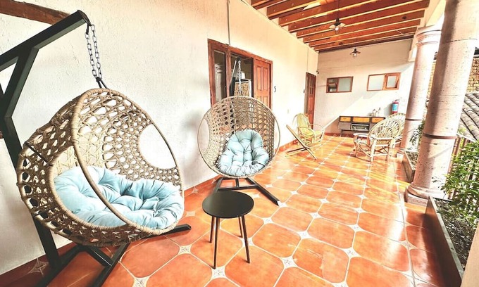 Santa María Ahuacatlán Apartamento | Hotel type room, one block from Lake 10