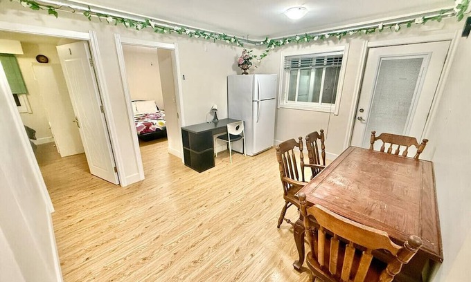 Maple Ridge Apartamento | Entire Private Guest Suite, 2 parking spaces