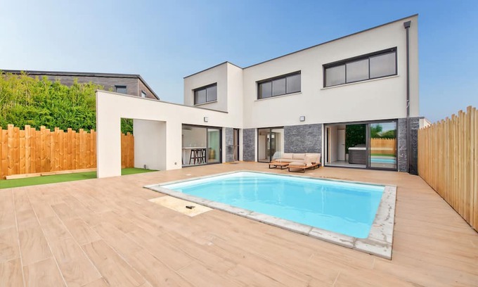 Plouguerneau Chalet De Esquí | Villa for 9 - Heated Pool - Jacuzzi - petanque
