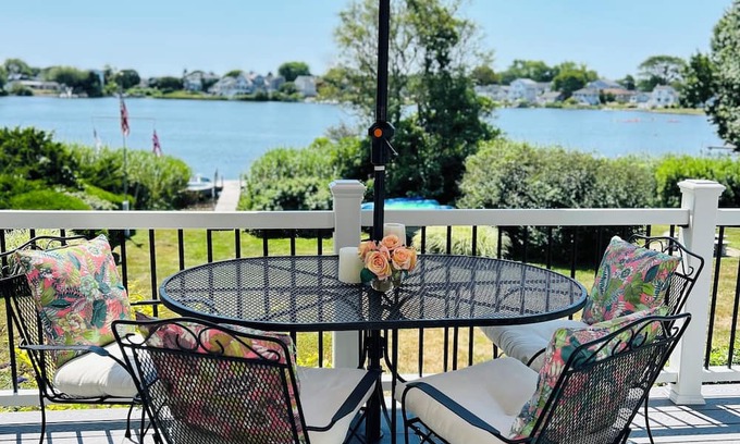 Charlestown Casa | Serene Waterfront 3-BR house with Loft, 1 mile walk to Charlestown beach