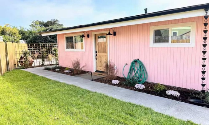 McKinleyville Casa | Pinky's Playhouse