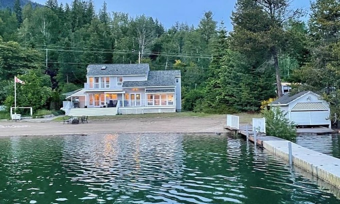 Nelson Casa | 5 Bedroom Lakefront Home w/Sauna & Office - 40 minutes to Whitewater