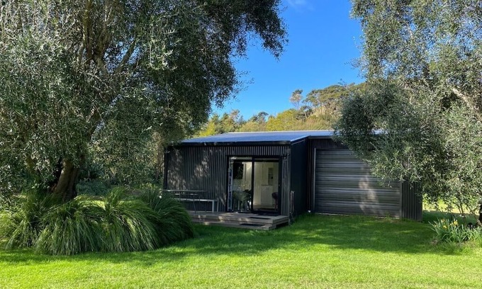 Russell Apartamento | Clendon Cove Olive Studio with boat ramp and good for Cape Brett walkers