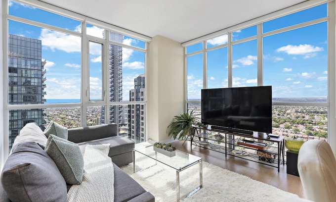 Downtown Mississauga Condominio | Luxury 2.5 Bedroom 2 Bathroom 1 Parking Spot Near SQ1 Condo Breathtaking Views!