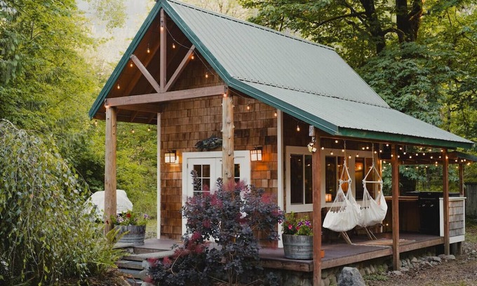 Lewis County Apartamento | Cozy Cabin on Tilton River Near Mt Rainier