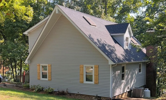 Scottsville Casa | Beautiful 3-bedroom lake house with view, direct dock access, game room and more