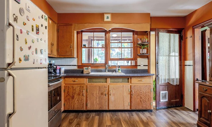 Glendale Casa | Cozy Riverfront Escape in Great Barrington - "Whiskers on the Water"