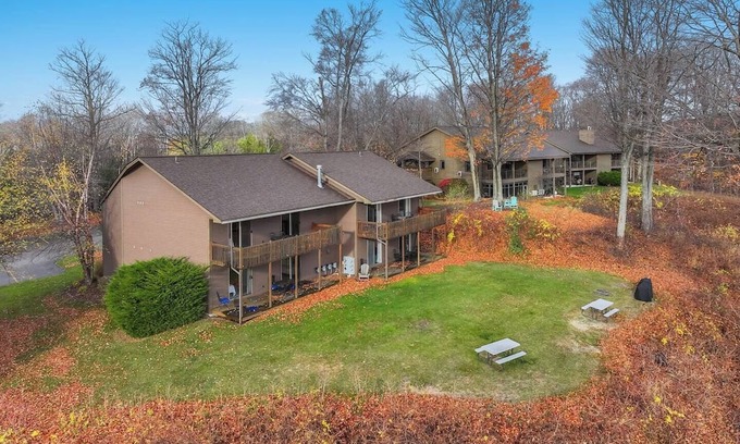 Kewadin Casa | 🍁 Spacious Hideaway in Torch Lake | Sunrise Views + Golf ➠ 741