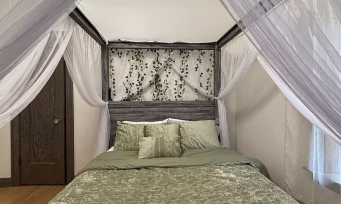 Berwyn Casa | in Berwyn - 3 bedrooms available