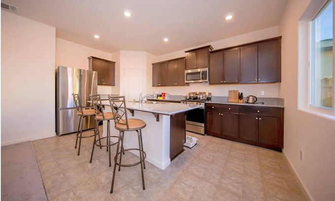 Merced Casa | Serene 6-bedroom house with AC in charming North Merced